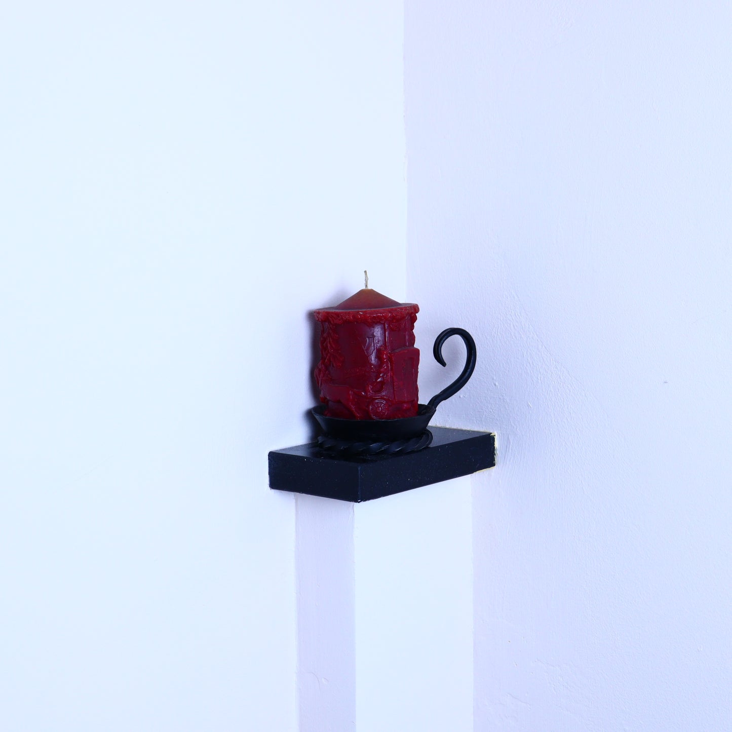 Decorative Candle – Carriage Motif