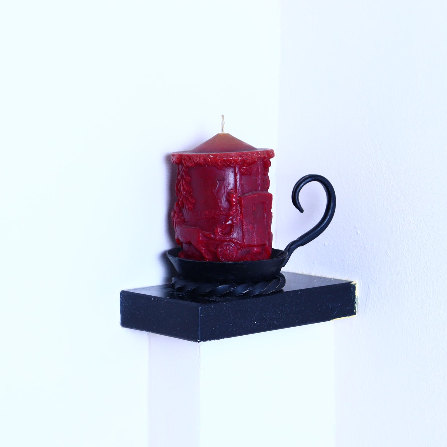 Decorative Candle – Carriage Motif
