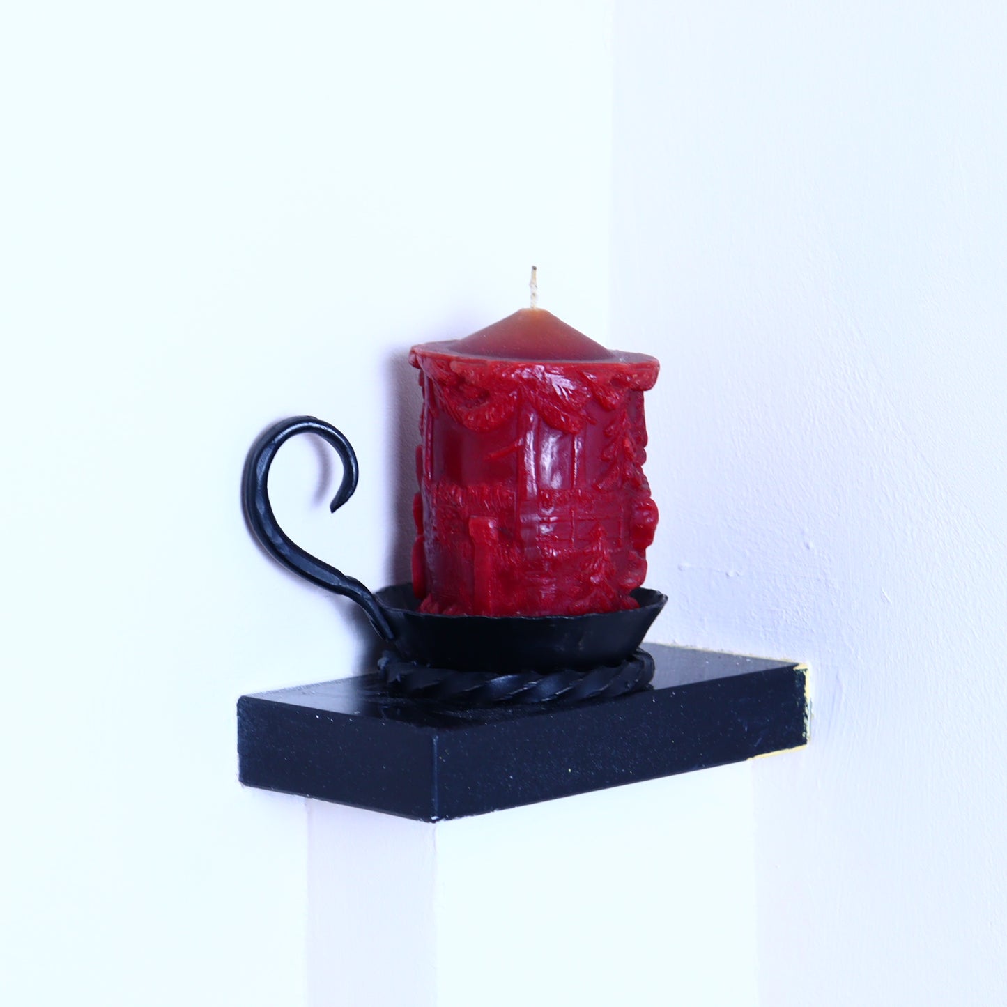 Decorative Candle – Carriage Motif