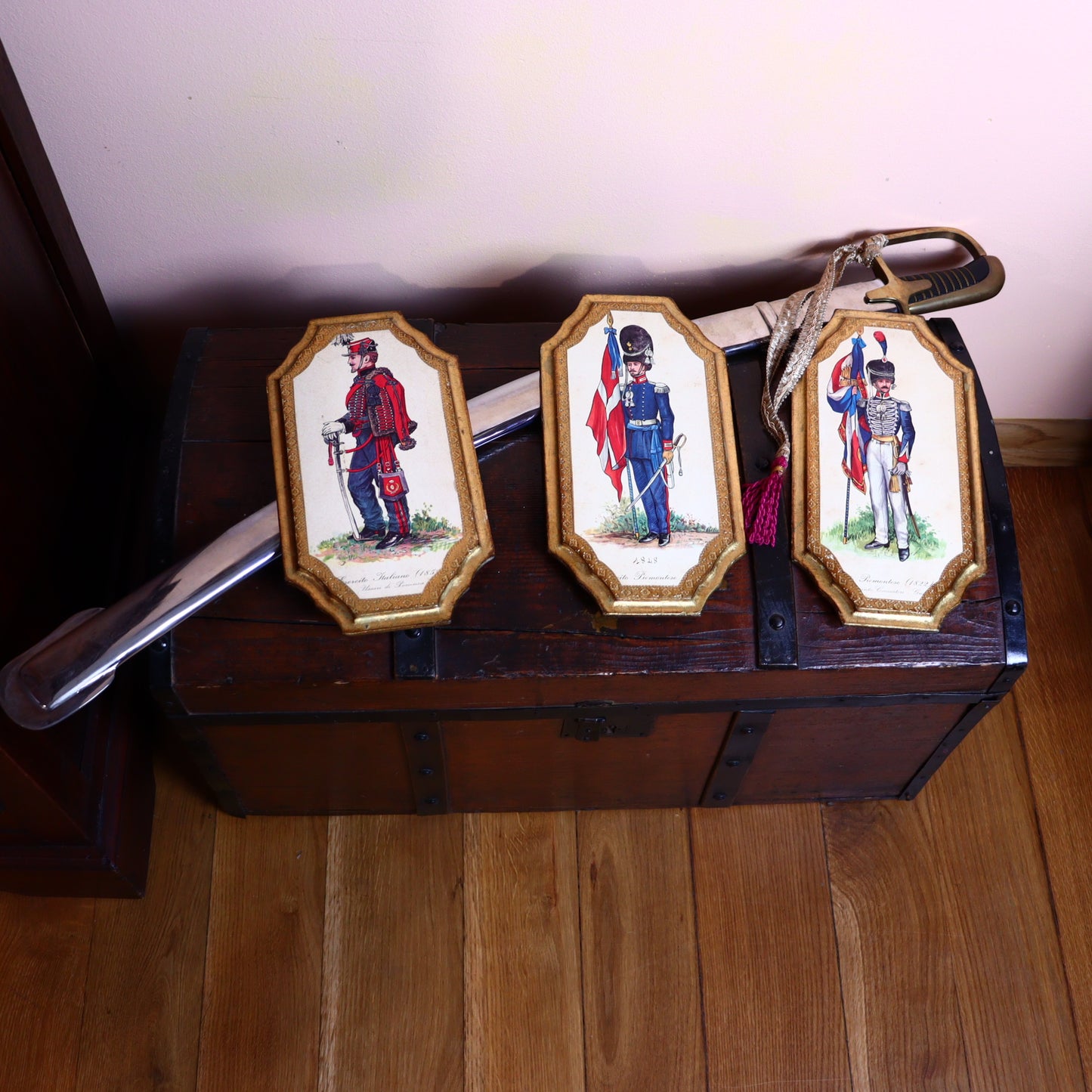 Wall Decoration – Set of Three Wooden Panels With 19th-Century Italian Soldiers