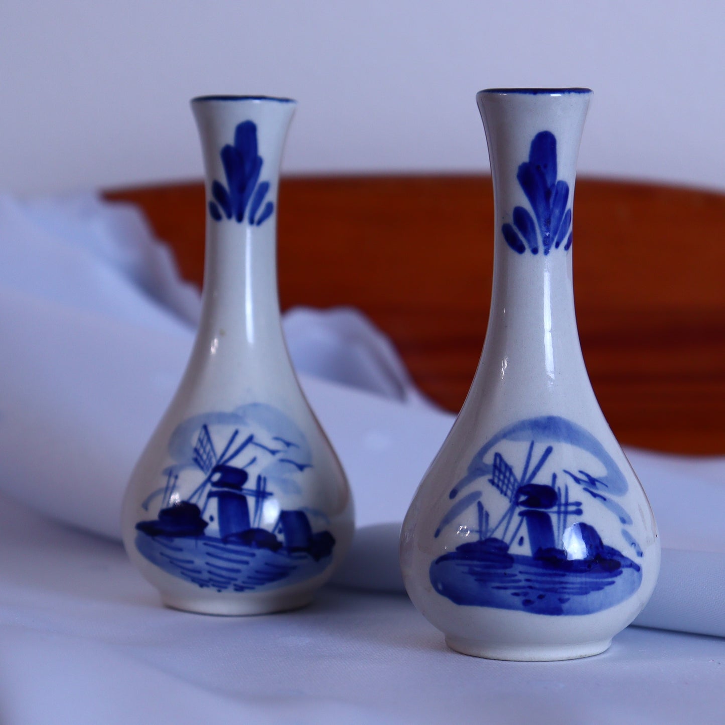 A pair of tiny vases with a Delft-style pattern