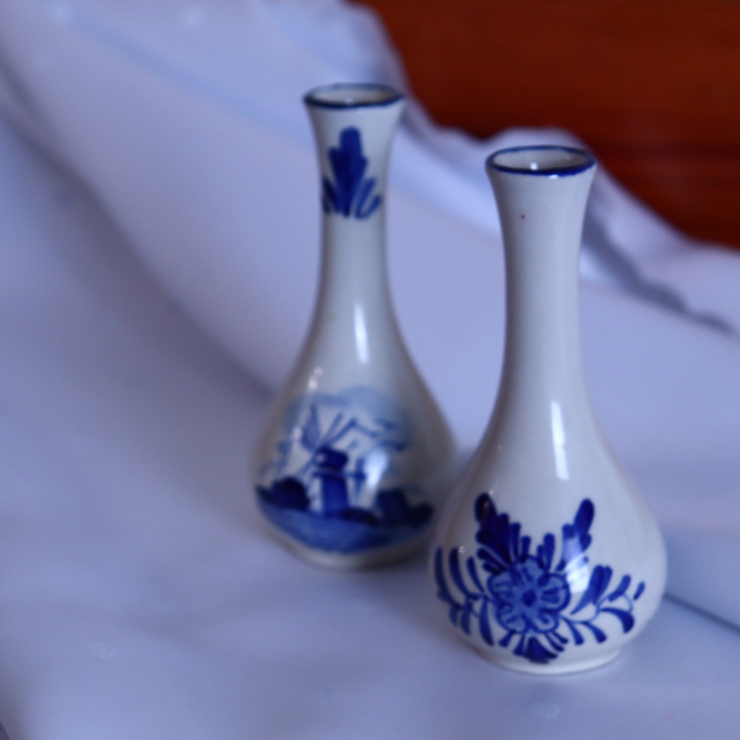A pair of tiny vases with a Delft-style pattern