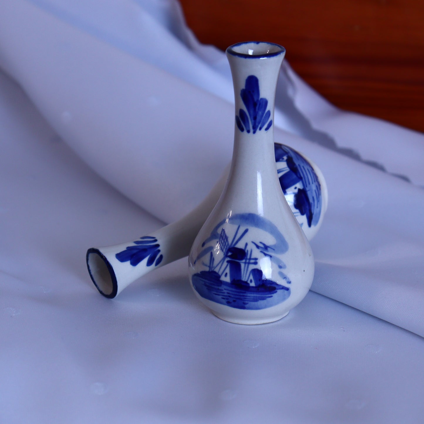 A pair of tiny vases with a Delft-style pattern