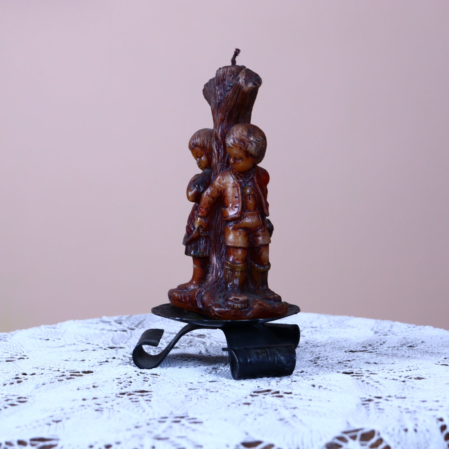 Decorative candle of a pair of children by the tree