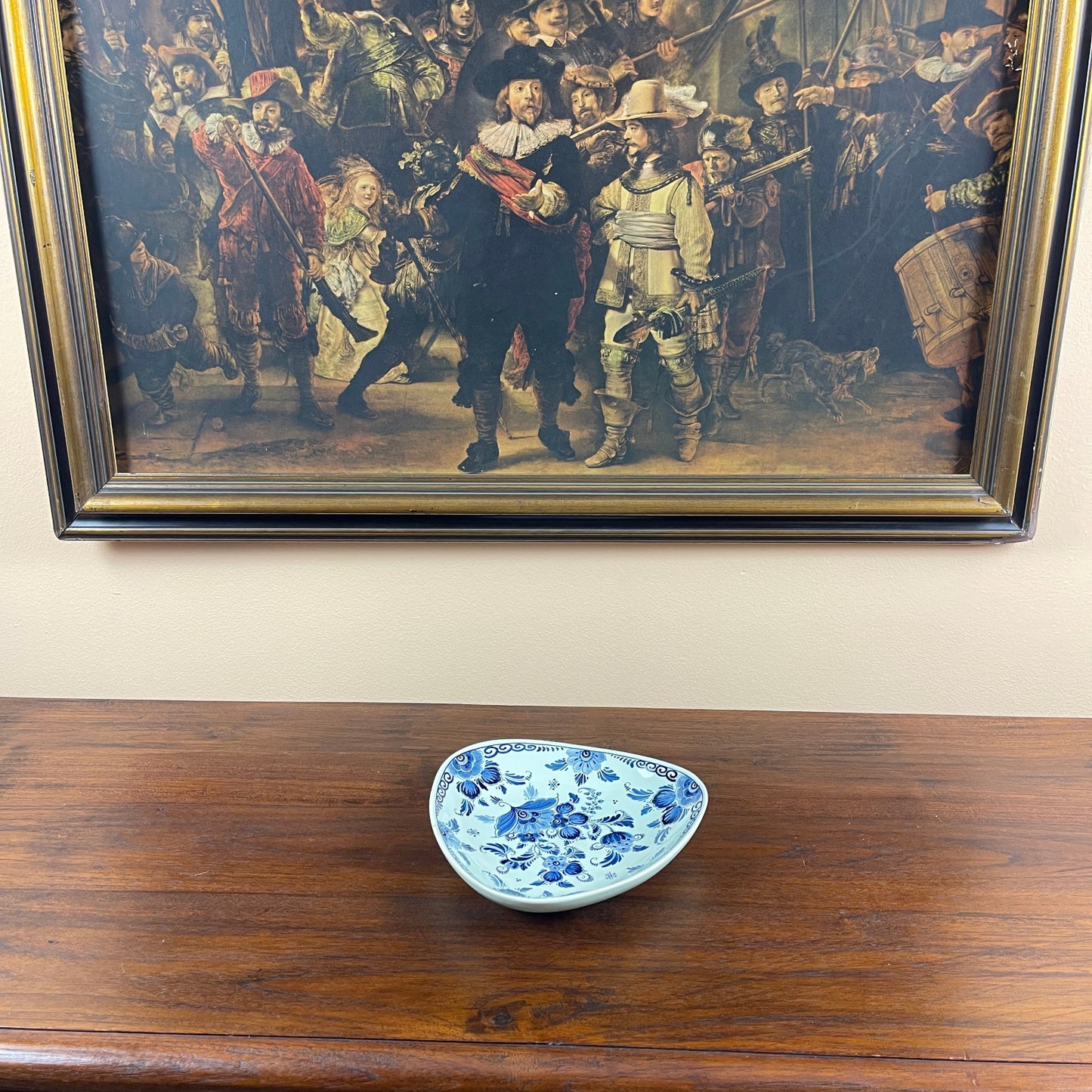 Blue and white decorative bowl