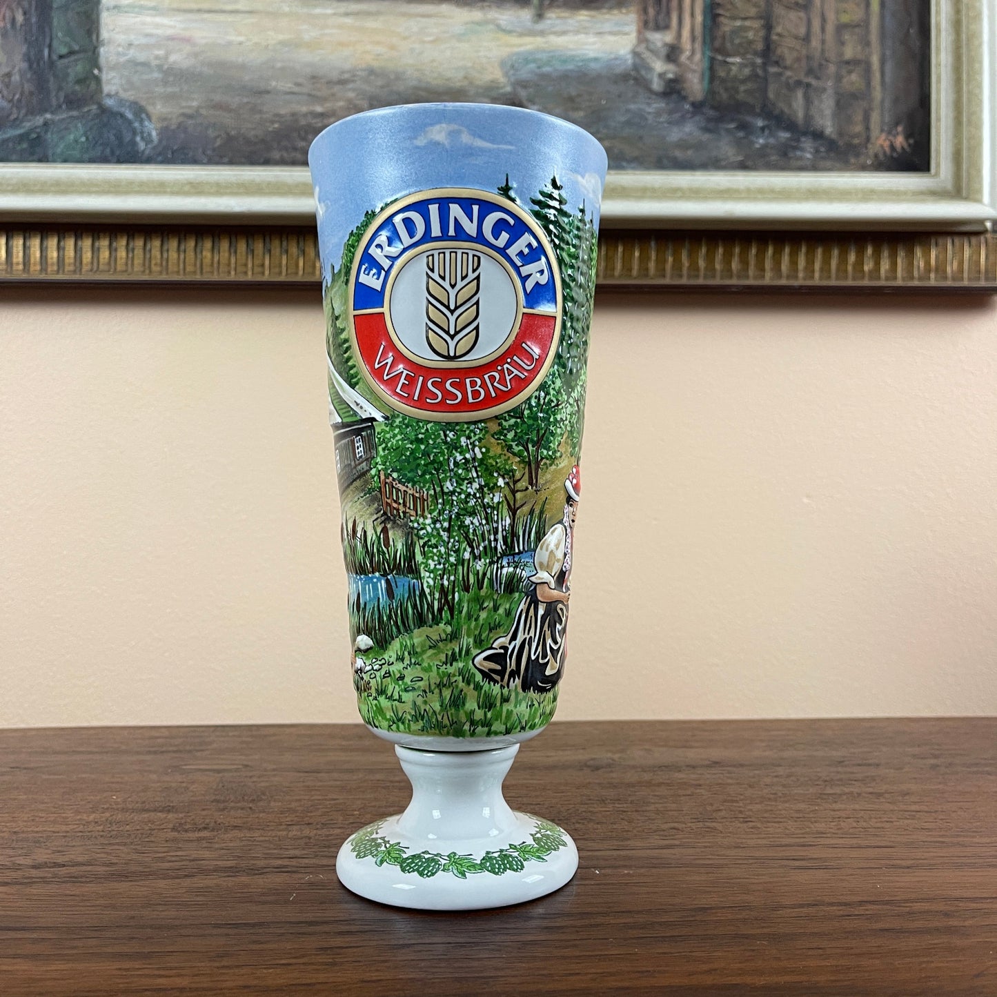 Decorative glass with Eginger Weißbrau logo on a wooden surface