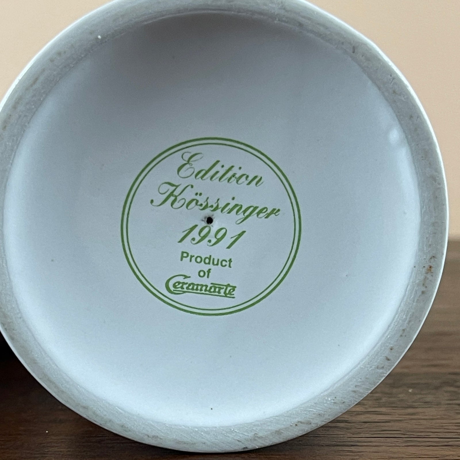Ceramic bowl with 'Edition Hoessinger 1991' branding on a wooden surface